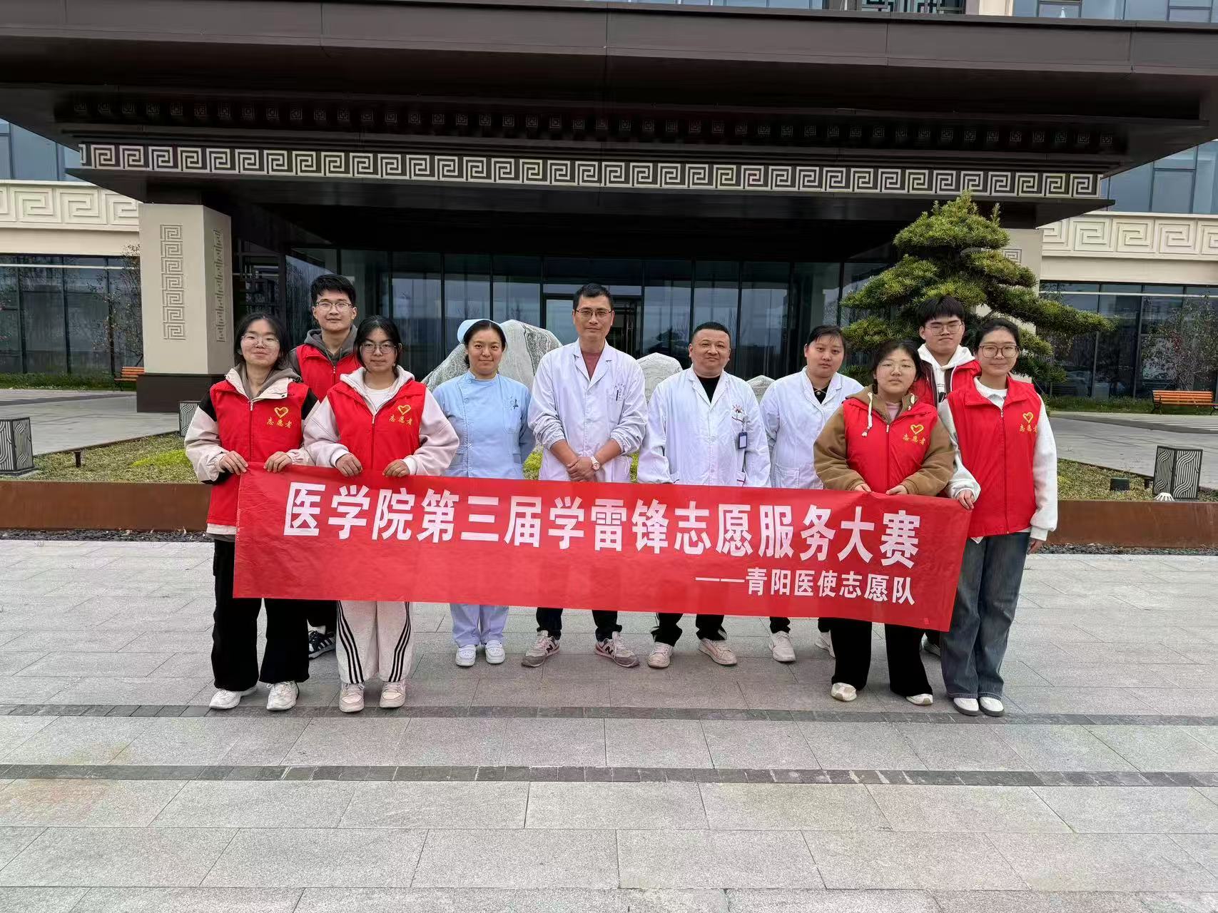 安徽理工大學(xué)醫(yī)學(xué)院志愿者赴市中醫(yī)院開(kāi)展“暖醫(yī)之行，守護(hù)每刻”志愿活動(dòng)